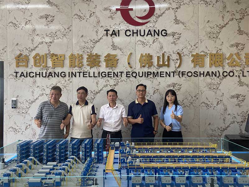 A vietnami ügyfelek meglátogatják a TAICHUANG Intelligens for Nut Mechanical Cooperation eszközt