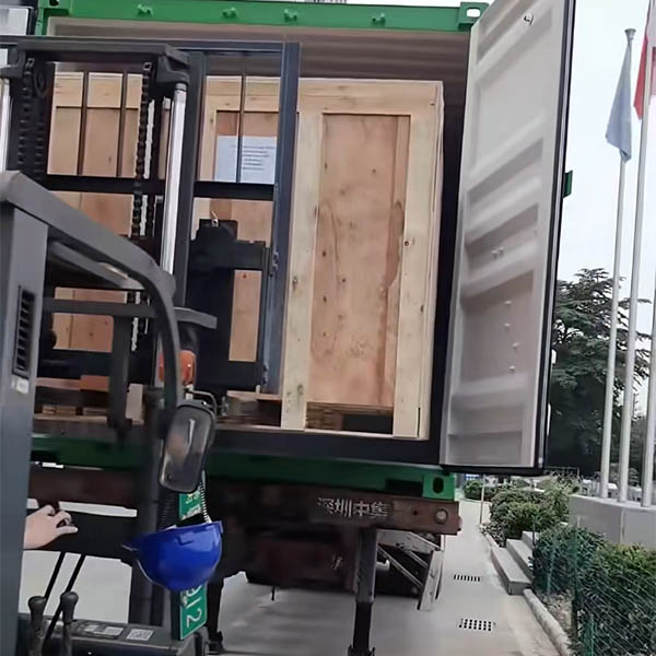 A TAICHUANG több tételben szállítja a csavarmenetvágó gépeket a piaci kereslet kielégítésére