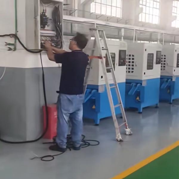 A Jiangsu-ügyfél az anyacsavarozó gépekre bővíti